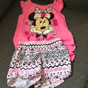 Minnie Mouse super cute top and shorts, size 4.